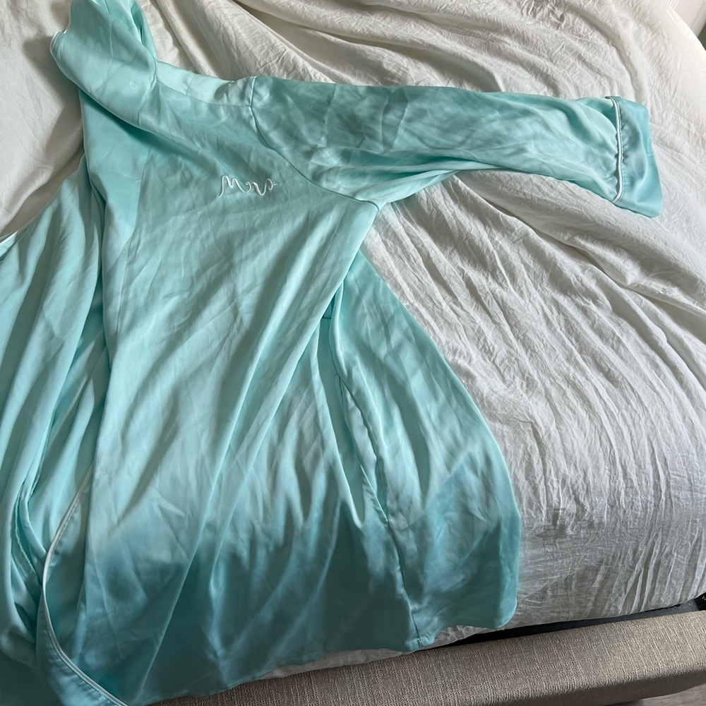 Kate Spade Mrs. Robe - Picture 2 of 3